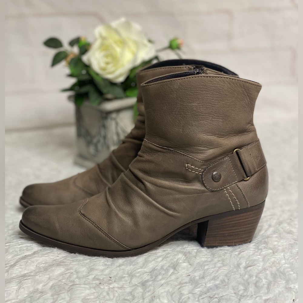 Green Paul leather ankle Booties size 8.5B